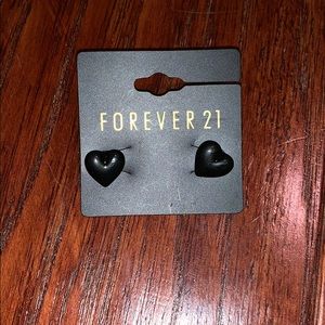 Black heart stud earrings